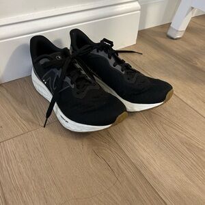 Women’s Size 8 New Balance Fresh Foam Arishi Sneakers